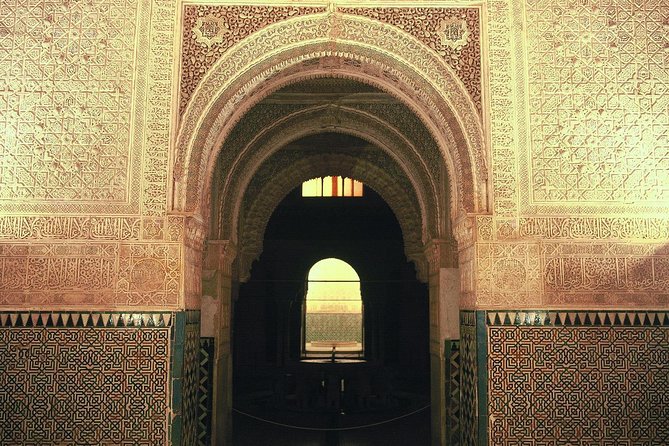 Alhambra Complete: Ticket Skip-the-Line Nasrid Palace and Generalife with Guide - The Palacio El Partal: Ruins and Gardens