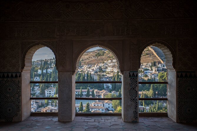 Alhambra Day or Night Private Tour - The Iconic Nasrid Palaces and Their Secrets