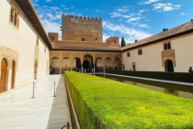 Alhambra Day Trip with Optional Nasrid Palaces from Malaga - Departure Location and Ease of Access from Malaga