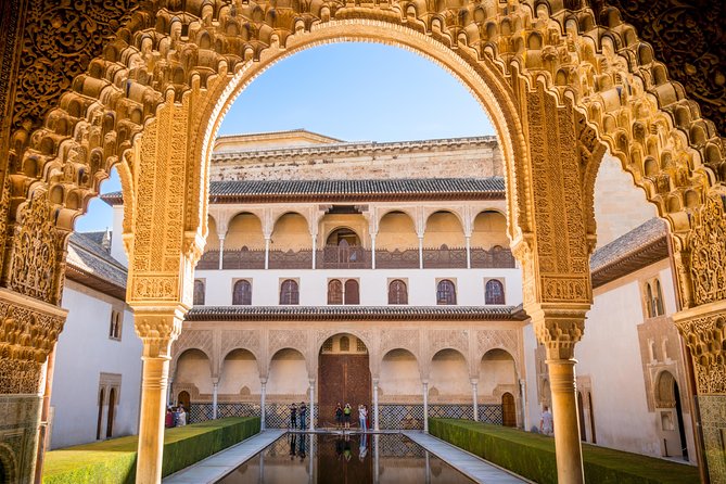 Alhambra & Generalife: Exclusive 3-Hour Private Tour with Tickets Included - Key Points