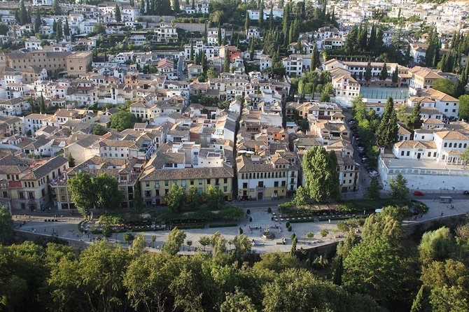 Alhambra & Generalife: Exclusive 3-Hour Private Tour with Tickets Included - Practical Details and Logistics