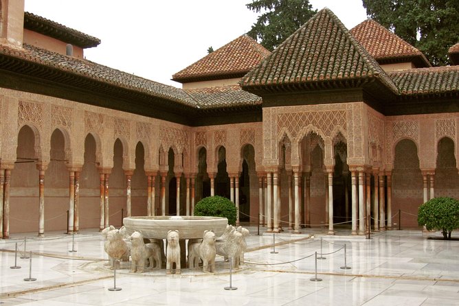 Alhambra & Generalife: Exclusive 3-Hour Private Tour with Tickets Included - Meet Your Expert Guide and Experience Flexibility