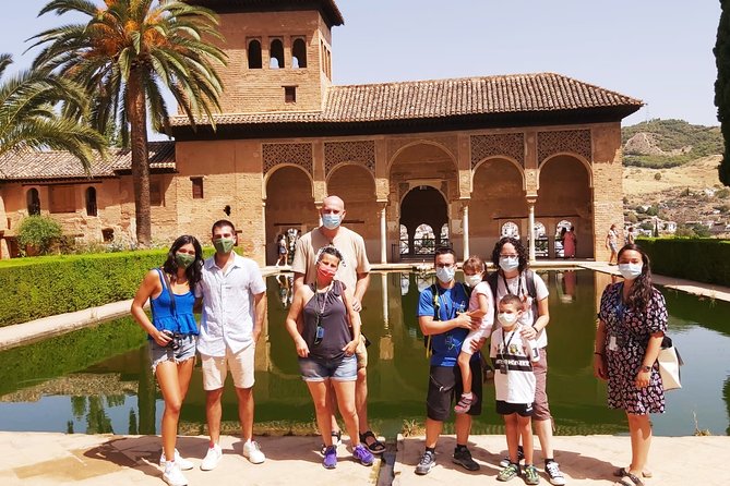 Alhambra, Generalife & Nasrid Palaces Guided Tour in Granada - The Tour Starts at a Convenient Meeting Point in Granada