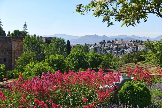 Alhambra & Generalife Skip the Line Premium Tour including Nasrid Palaces - Key Points