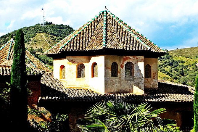 Alhambra & Generalife Skip the Line Premium Tour including Nasrid Palaces - Practical Tips for the Tour Experience