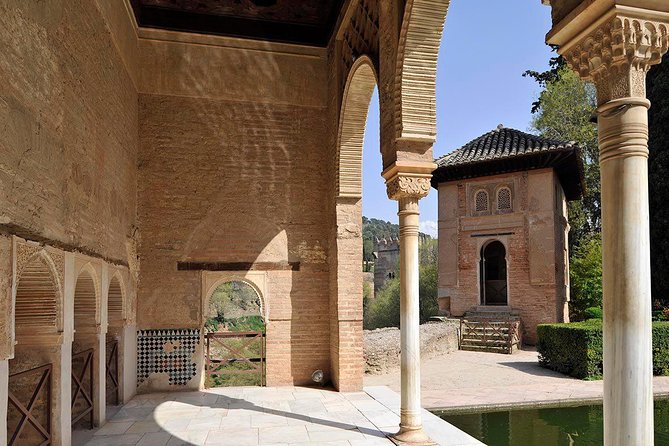 Alhambra Guided Tour & Albaicin Tour from Seville - Food, Drinks, and Rest Stops