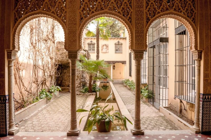 Alhambra & Nasrid Palace: Private Tour with Tickets - The Value of Skip-the-Line Access and Expert Guides