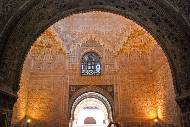 Alhambra & Nasrid Palace: Private Tour with Tickets - A Note on Booking and Ticket Availability