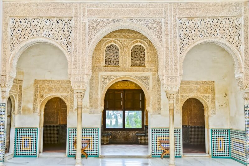 Alhambra & Nasrid Palace: Private Tour with Tickets - The Experience of Guides and Review Highlights