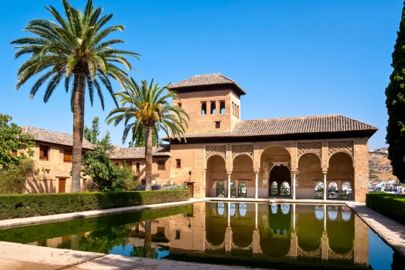 Alhambra & Nasrid Palace: Private Tour with Tickets - Who Should Consider This Tour?