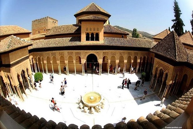 Alhambra, Nasrid Palaces, Generalife & Alcazaba Private Tour - The Alcazaba: A Fortress with Panoramic Views