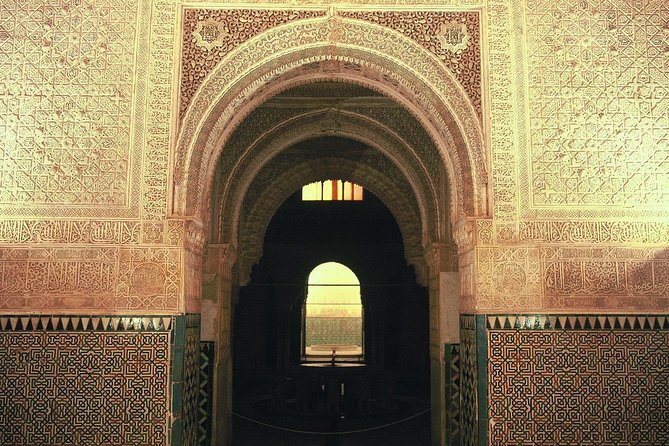 Alhambra: Night Visit to Nasrid Palaces - The Audio Guide Experience During the Night Visit