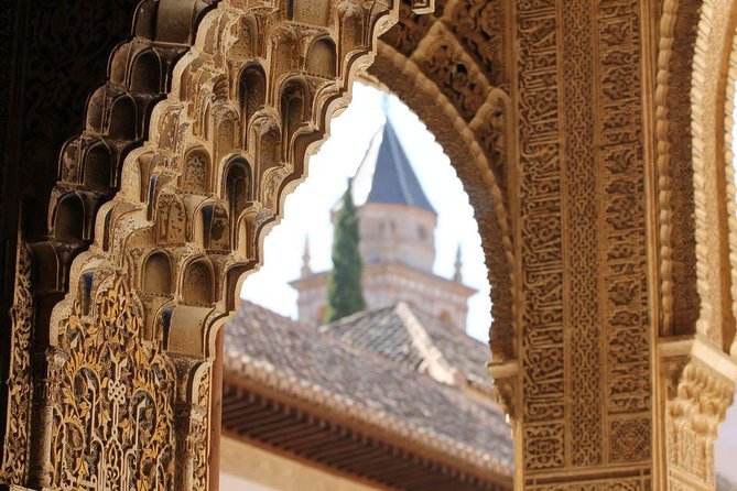 Alhambra Private/Small Group Tour & Nasrid Palaces Skip the Line - Accessibility and Tips for Visitors