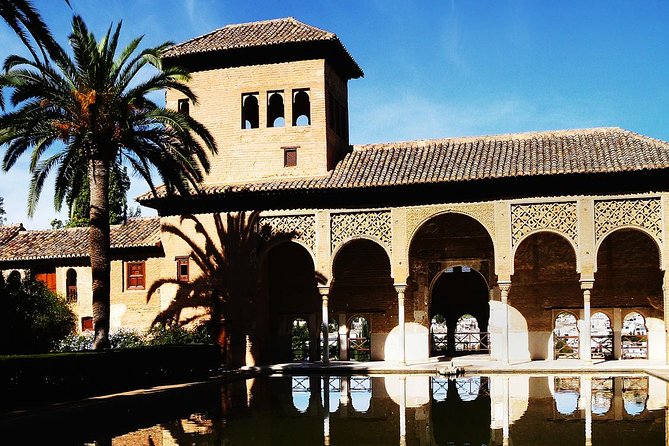 Alhambra Private Tour: Nasrid Palaces, Alcazaba and Generalife - Key Points