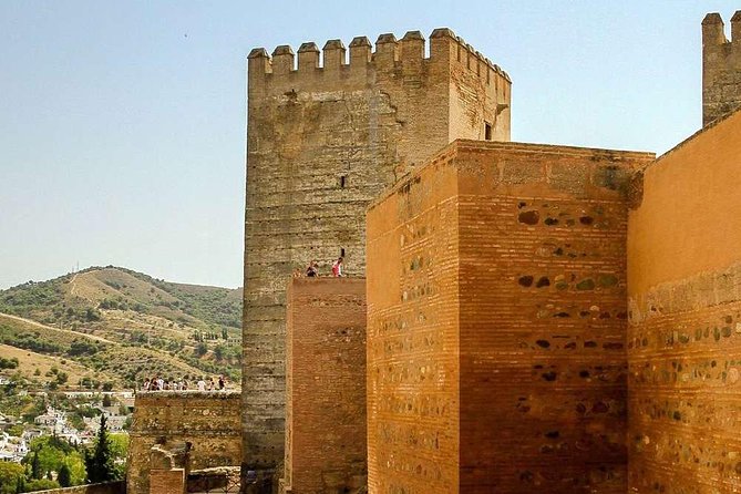 Alhambra Private Tour: Nasrid Palaces, Alcazaba and Generalife - Limitations and Considerations