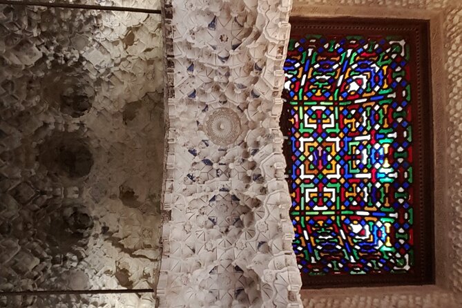 Alhambra private tour with tickets - Discovering the Alcazaba Fortress and Panoramic Views