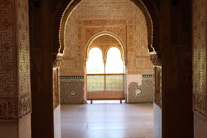 Alhambra Private Tour with tickets - Exclusive Access and Guided Commentary