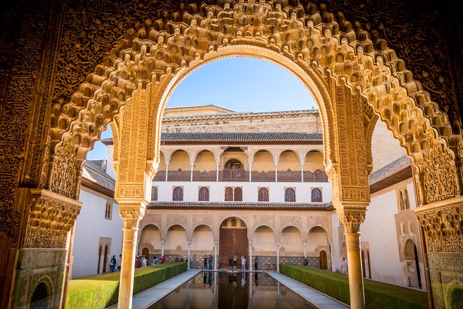 Alhambra Tour & ticket: Nasrid Palaces, Alcazaba & Generalife - Who Will Appreciate This Tour Most