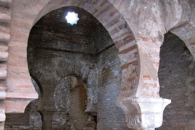 Alhambra tour with Generalife Palace and gardens - The Palace of Charles V: Italian Renaissance Influences