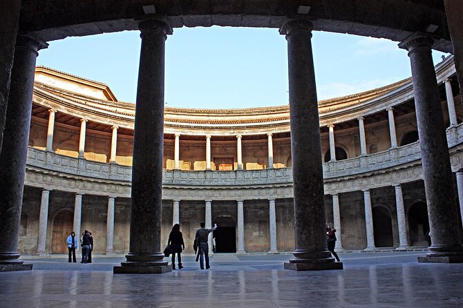 Alhambra tour with Generalife Palace and gardens - The Photo-Perfect View at Palacio El Partal