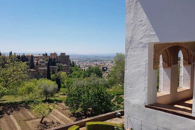 Alhambra Unique Experience: Private visit with official guide - The Expertise and Charm of the Official Guide