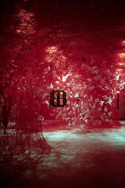 Alhóndiga de Bilbao: Art explained by Artists - Current Exhibitions and Cultural Offerings at Alhóndiga