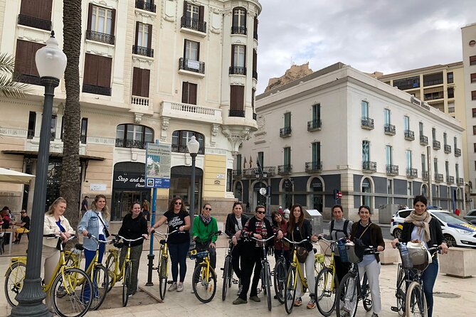 Alicante City & Beach Bike Tour - Relaxing in a Park with 100-Year-Old Ficus Trees