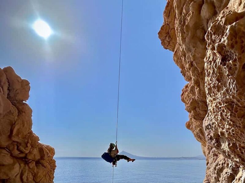 Alicante: Guided climbing "Erikindia" route - Alicante Guided Climbing on the "Erikindia" Route: An Adventurous Ascent for Intermediate Climbers