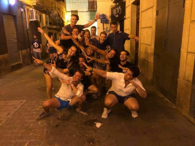 Alicante: Guided Pub Crawl with Shots and Beer - Logistics: Meeting Point and Group Size