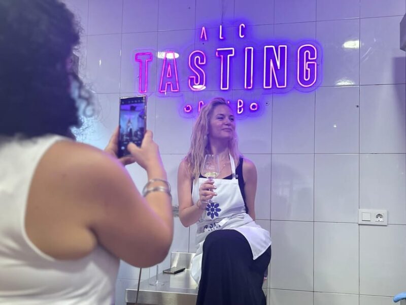 Alicante Paella Cooking Class, Tapas, Drinks and Market - The Expertise and Personality of the Guide