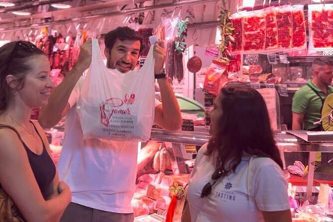 Alicante Paella Cooking Class, Tapas, Drinks and Marketplace - The Guide and Host: Expertise and Friendliness