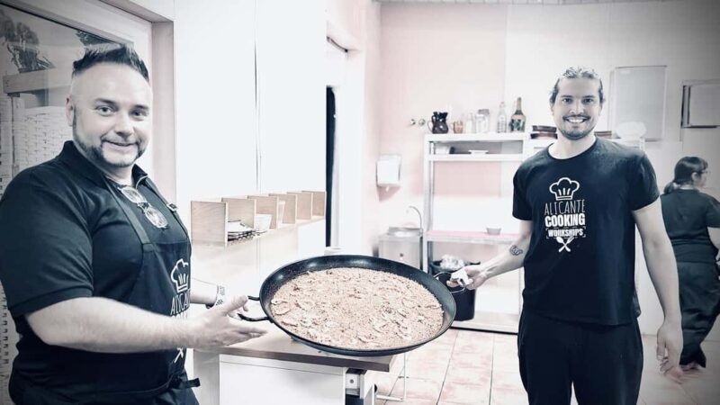 Alicante: Paella & Sangria Class with Tapas and Market Visit - The Role of the Guide and the Overall Atmosphere