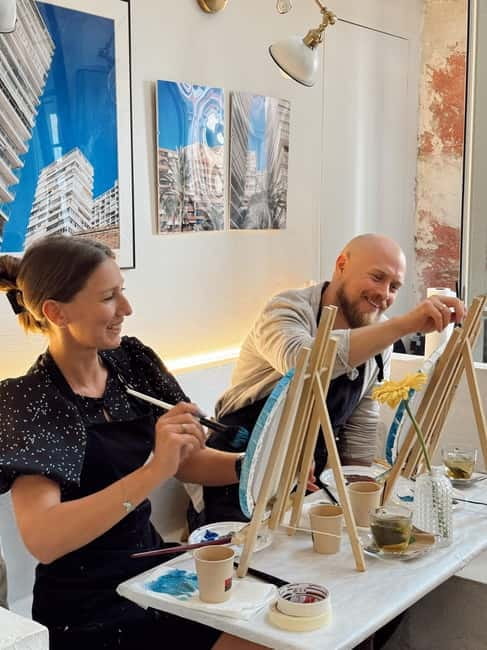 Alicante: Private Art Experience for Couples Paint & Sip - The Creative Process Guided by Professionals