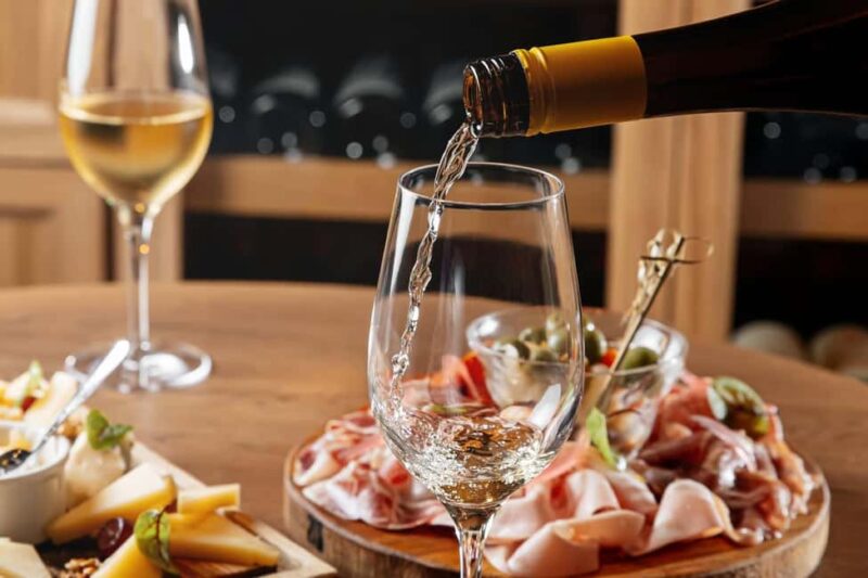 Alicante: Winery tour with a local guide. A tasting of 3 wines is included. - Key Points