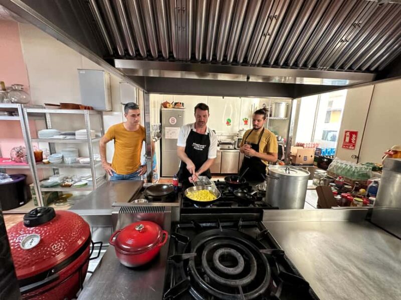 Alicante:Evening Spanish Tapas Cooking Class with Live Music - The Role of the Local Chef and Host