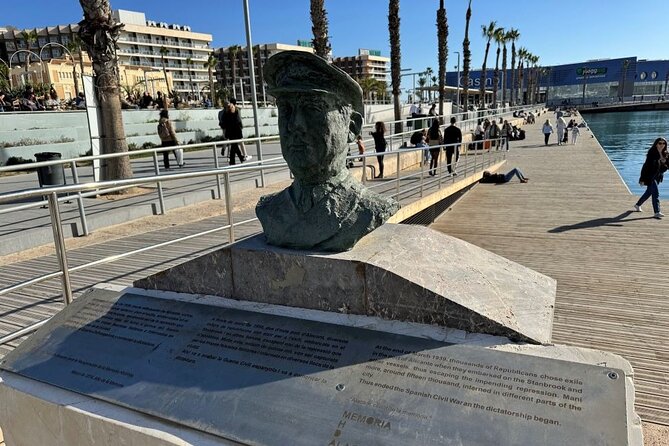 Alicantes History and Highlights: Self-Guided Walking Tour - Admiring the Casa Carbonell’s Architectural Grandeur