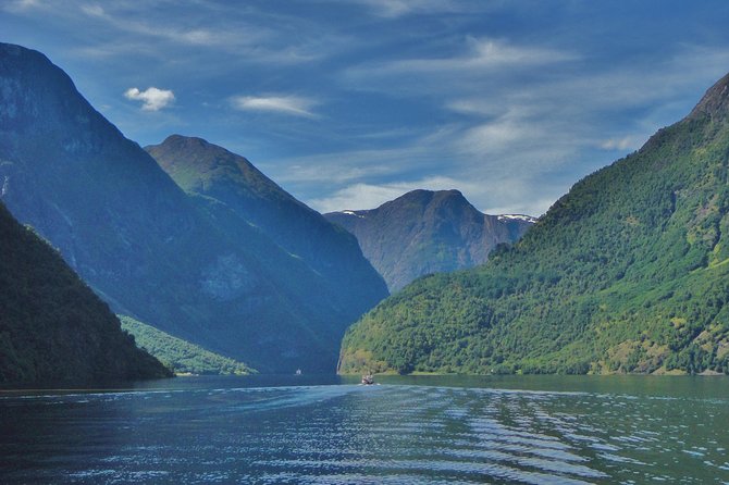 ALL ELECTRIC: Emission free tour to the World Heritage Fjords, 13 hours - Viewing the Spectacular Tvindefossen Waterfall