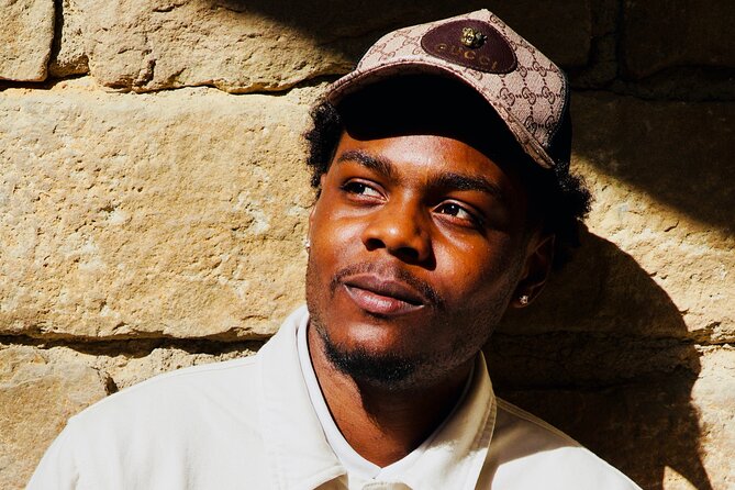 All in One! Tour, Photos and Guide in the Old Heart of Barcelona - Logistics, Accessibility, and Booking Flexibility