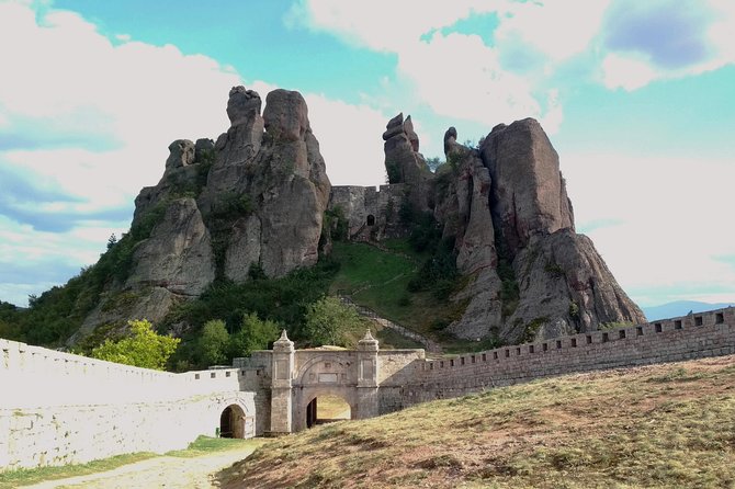 All inclusive Belogradchik fort and Venetsa cave day tour - Discovering the Earth’s Geological Wonders at Venetsa Cave