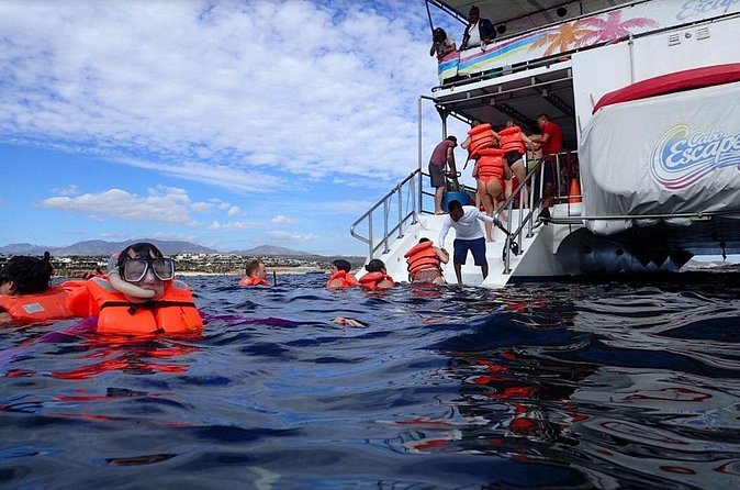 All-Inclusive Cabo Boat Tour: Music, Snorkeling, Open Bar & Lunch - Practical Details: Meeting Point and Group Size
