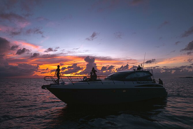 All Inclusive Cancun: Coast & Fun 4 hrs Luxury Yacht 50' Cranchi - Gourmet Lunch and Premium Bar: A Feast at Sea