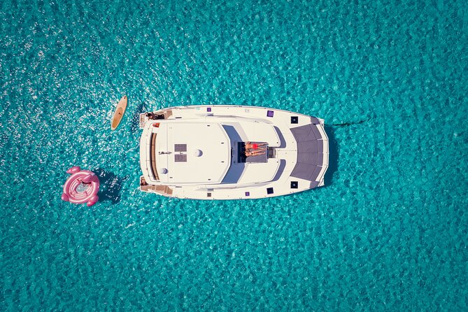 All Inclusive Cozumel: Coast & Relax 4hrs in 51" Leopard - Relaxation and Scenic Views on Deck