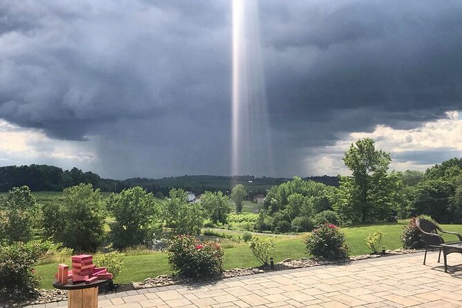 All Inclusive VIP Wine or Beer Tour in Hudson Valley - Unique Features: The Massive Wine Glass Photo Prop