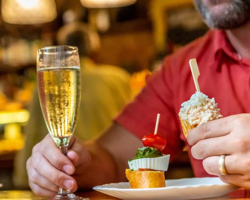 All of Alicante with the Castle, Market, and Tapas. Small group, max 6 people - Visiting Casa Carbonell and Plaza Gabriel Miró