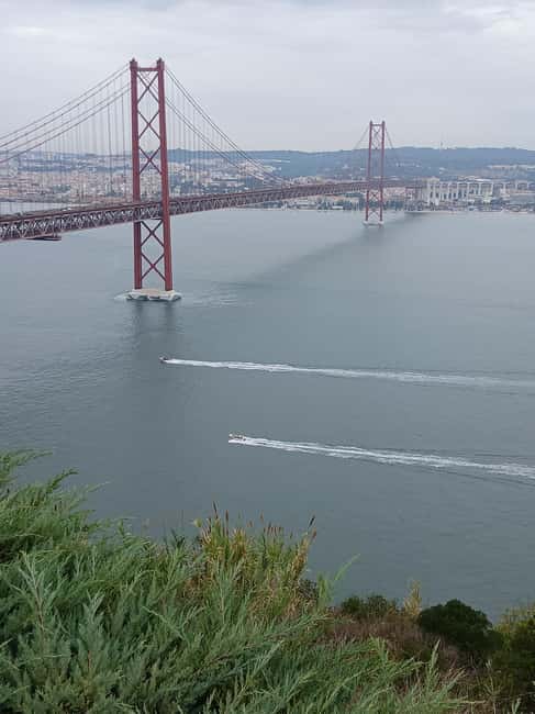 Almada: City Tour with Tuk-Tuk Ride and Cristo Rei Visit - Sample Local Cuisine and Tips from Guides