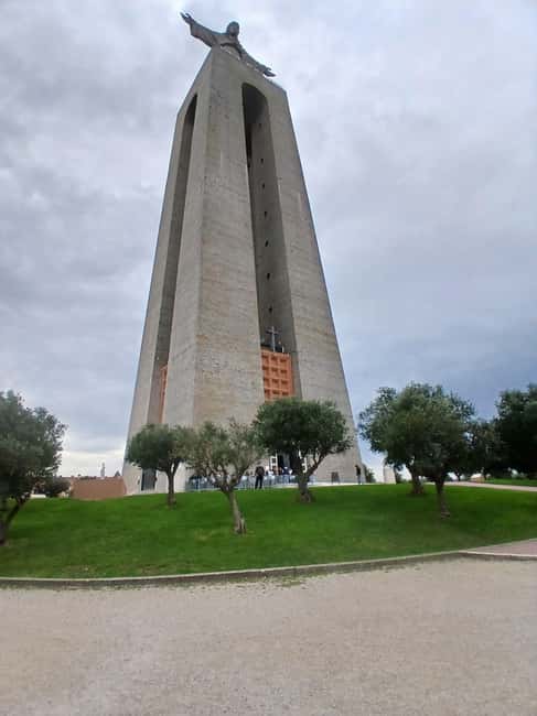 Almada: City Tour with Tuk-Tuk Ride and Cristo Rei Visit - Who Will Appreciate This Tour Most