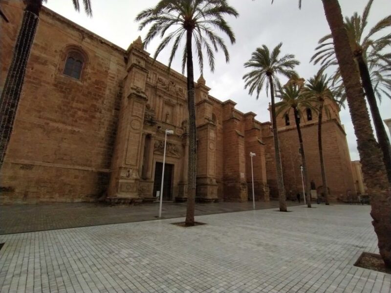 Almería: Guided City Discovery Tour - From the Old Gate to the Heart of the City