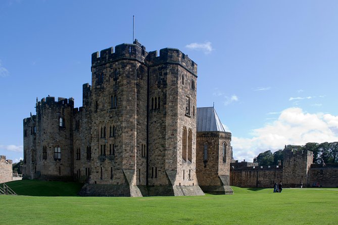 Alnwick Castle, Northumberland and Borders Tour with Admission - Imposing Alnwick Castle and Its Film Fame
