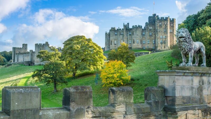 Alnwick Castle, Northumberland & Scottish Borders 1-Day Tour - Exploring Holy Island of Lindisfarne