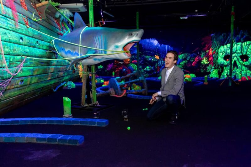 Aloha Amsterdam: 12-Hole Glow-in-the-Dark Mini-Golf - Accessibility and Practical Tips
